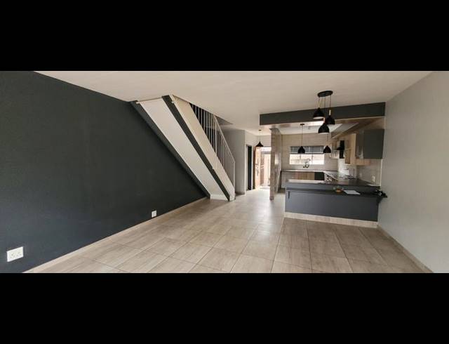 3 BEDROOM TOWNHOUSE FOR SALE IN SOUTH CREST